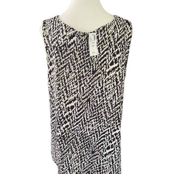 Avenue Black and White Sleeveless Blouse with Metal Accents Size 18/20 NWT - Picture 5 of 11